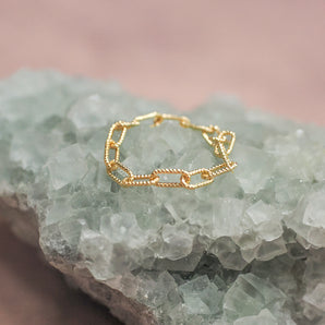 18K Yellow Gold Textured Clip Chain Ring