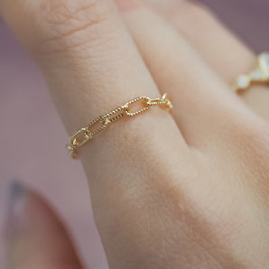 18K Yellow Gold Textured Clip Chain Ring